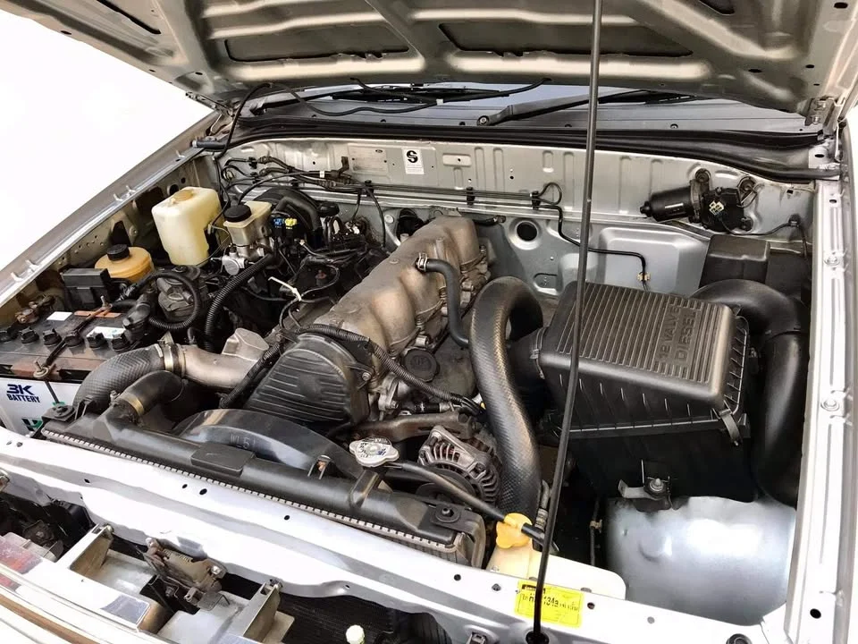 2001 Mazda 2500 Fighter V 2