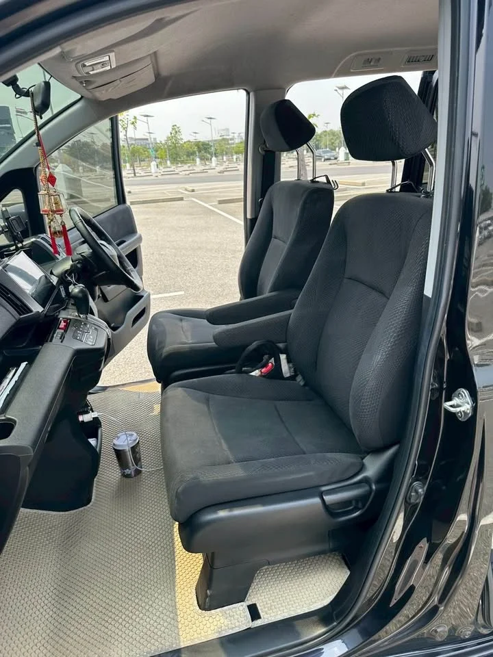 2012 Honda Stepwgn IV 3
