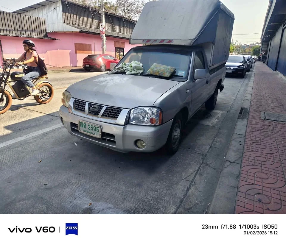1996 Nissan Frontier I 2