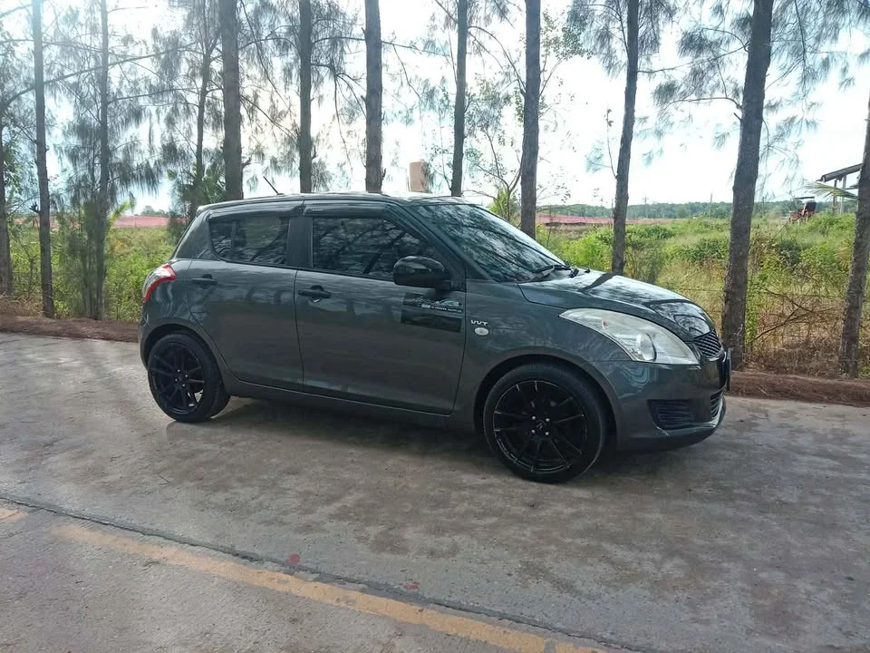 2013 Suzuki Swift II 2
