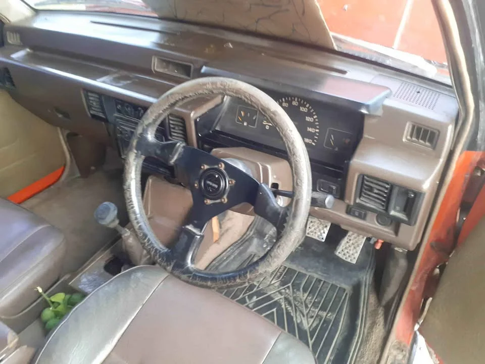 1990 Mitsubishi Triton II 2