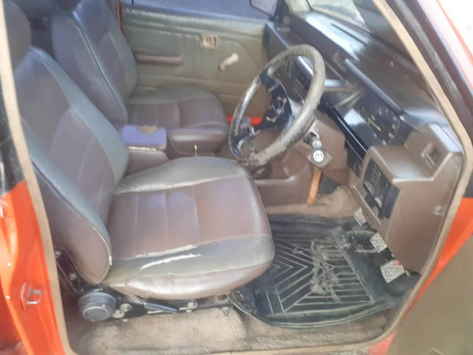 1990 Mitsubishi Triton II 3