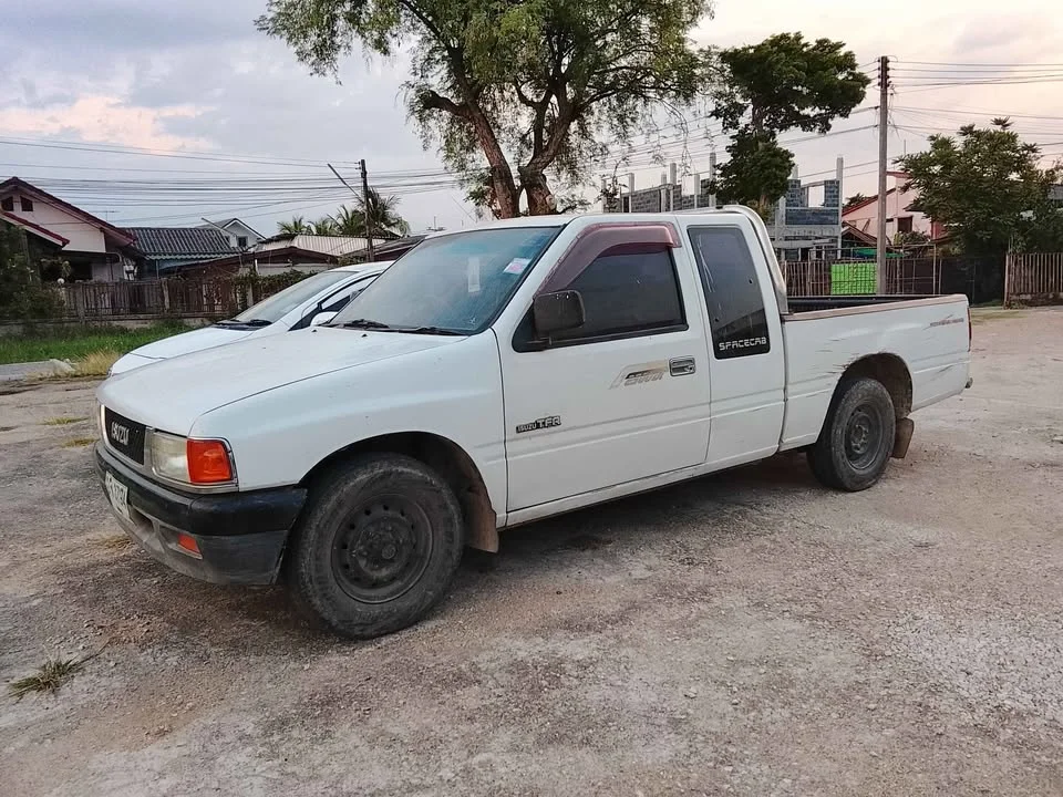 1991 Isuzu TFR III 2