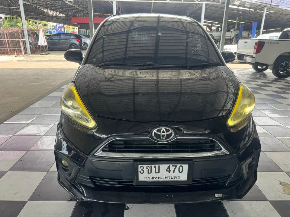 2017 Toyota Sienta II 3