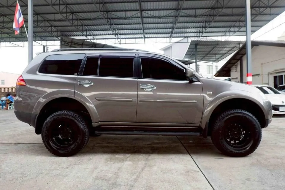 2011 Mitsubishi Pajero Sport II 2