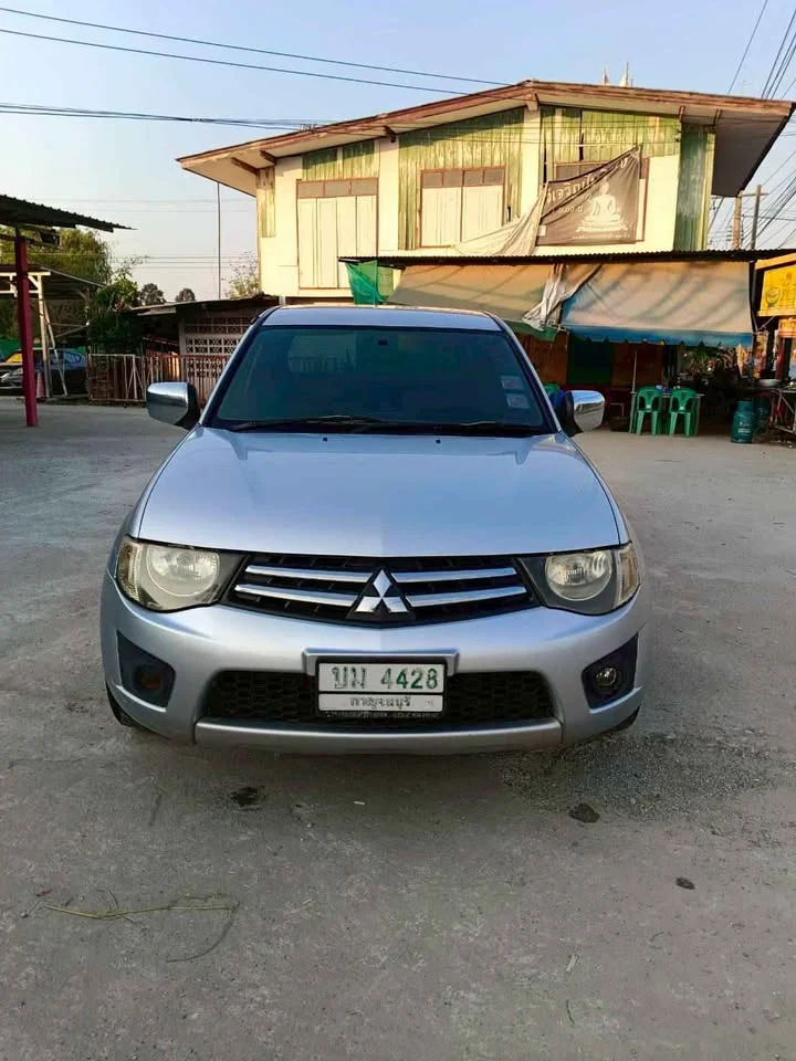 2012 Mitsubishi Triton IV 2