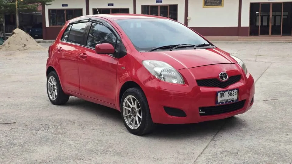 2010 Toyota Yaris II 2