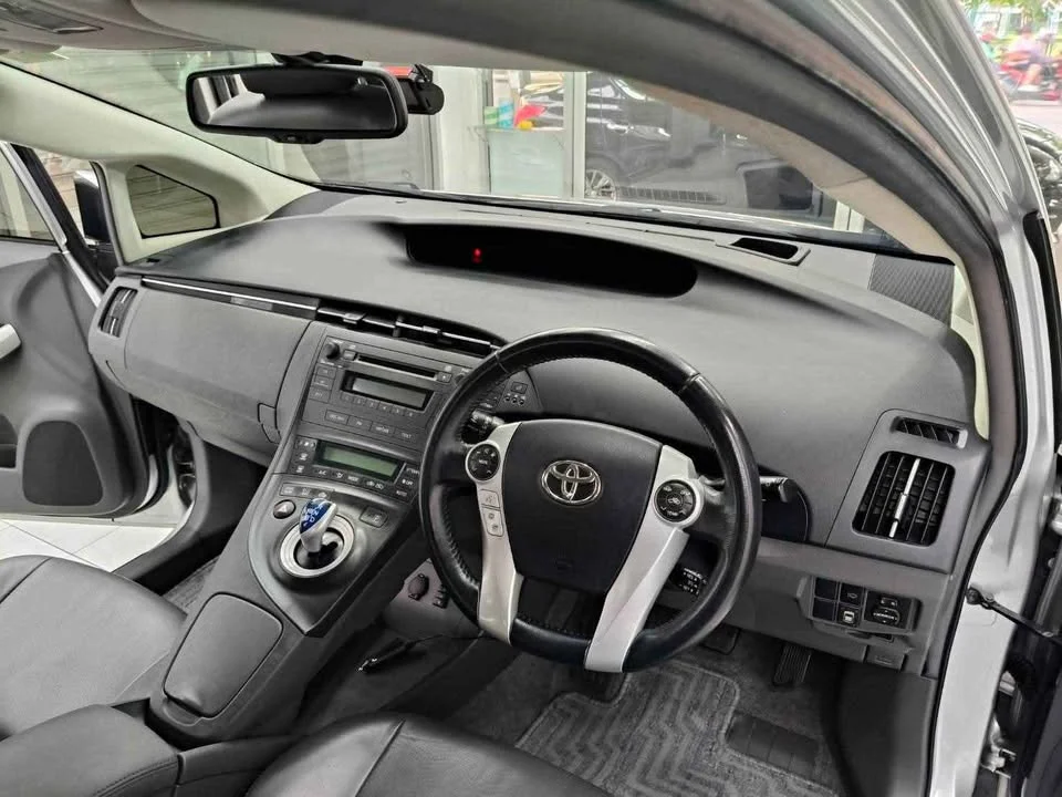 2011 Toyota Prius III 2