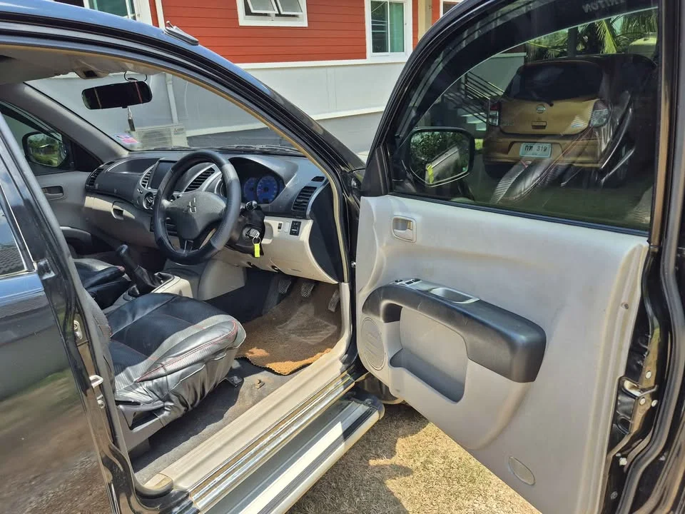 2551 Mitsubishi Triton IV 3