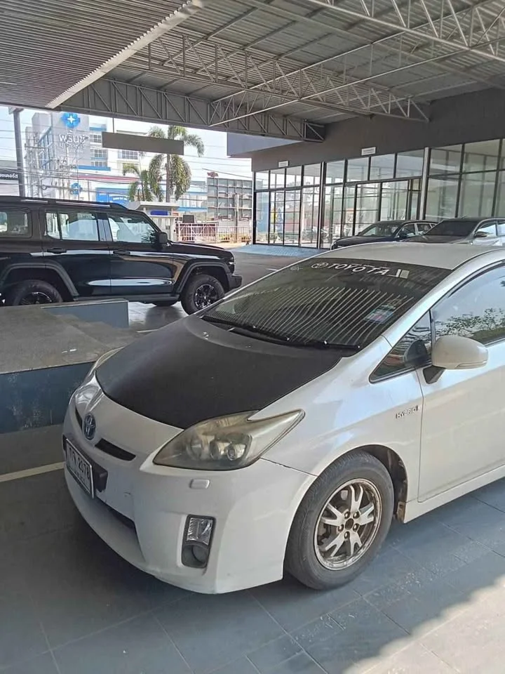 2012 Toyota Prius III 2