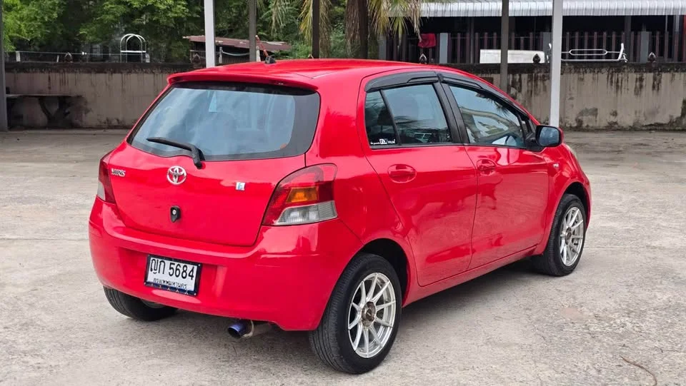 2010 Toyota Yaris II 2