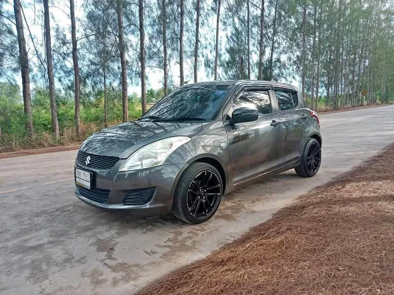 2013 Suzuki Swift II 3