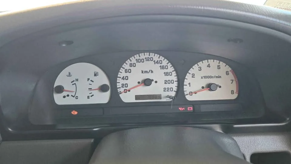 2000 Nissan Frontier I 3
