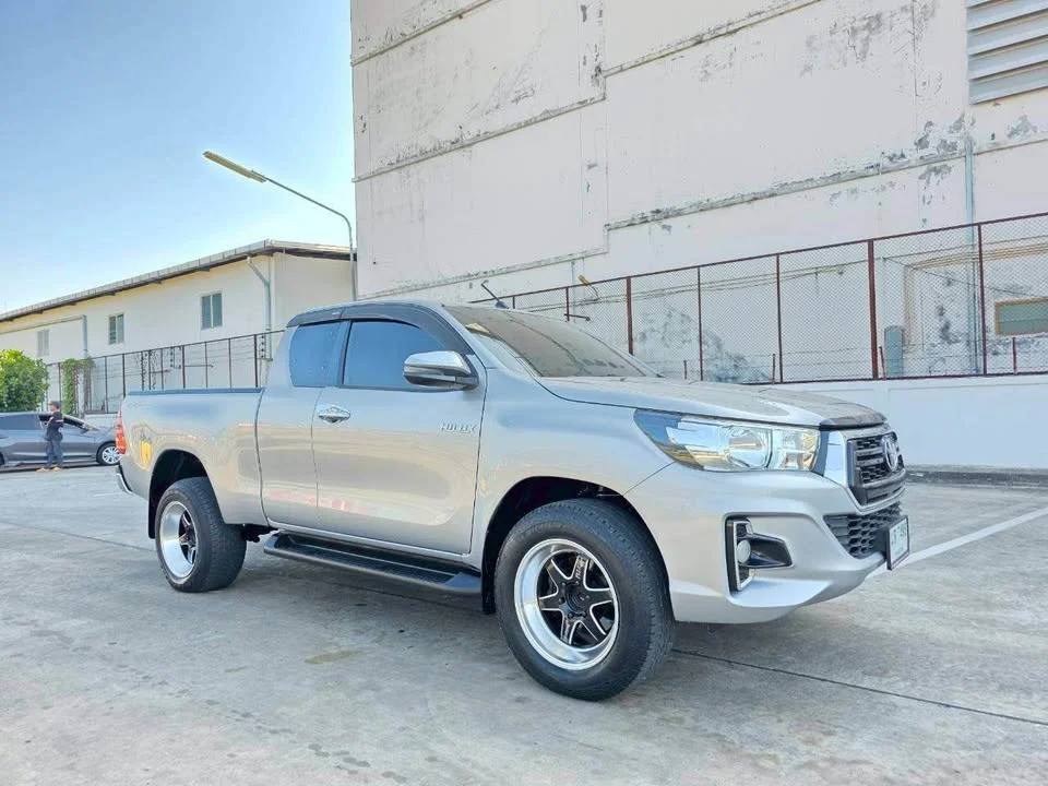 2018 Toyota Hilux VIII 2