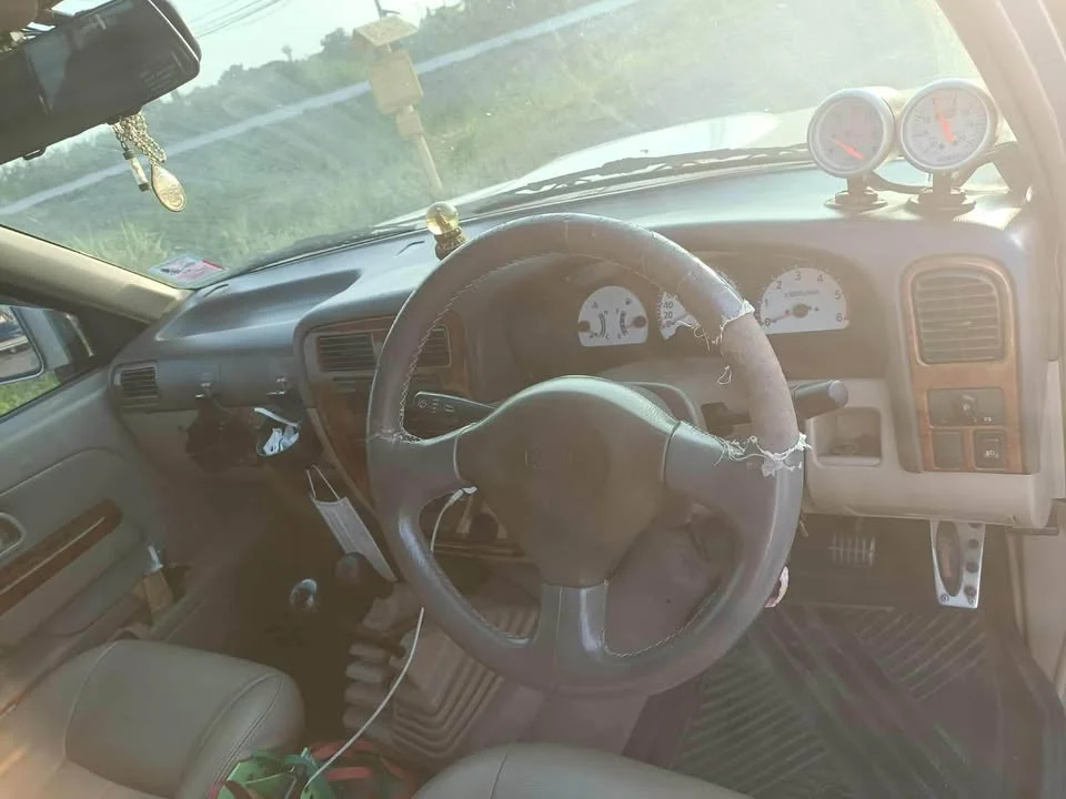 2002 Nissan Frontier I 2