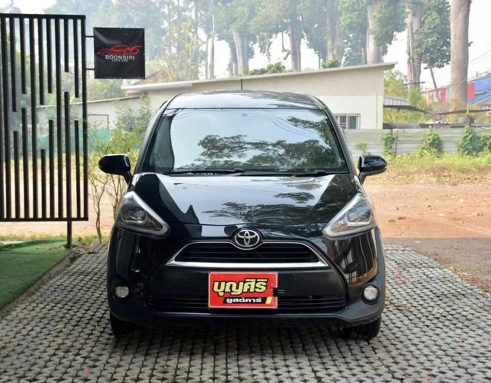 2019 Toyota Sienta II 3