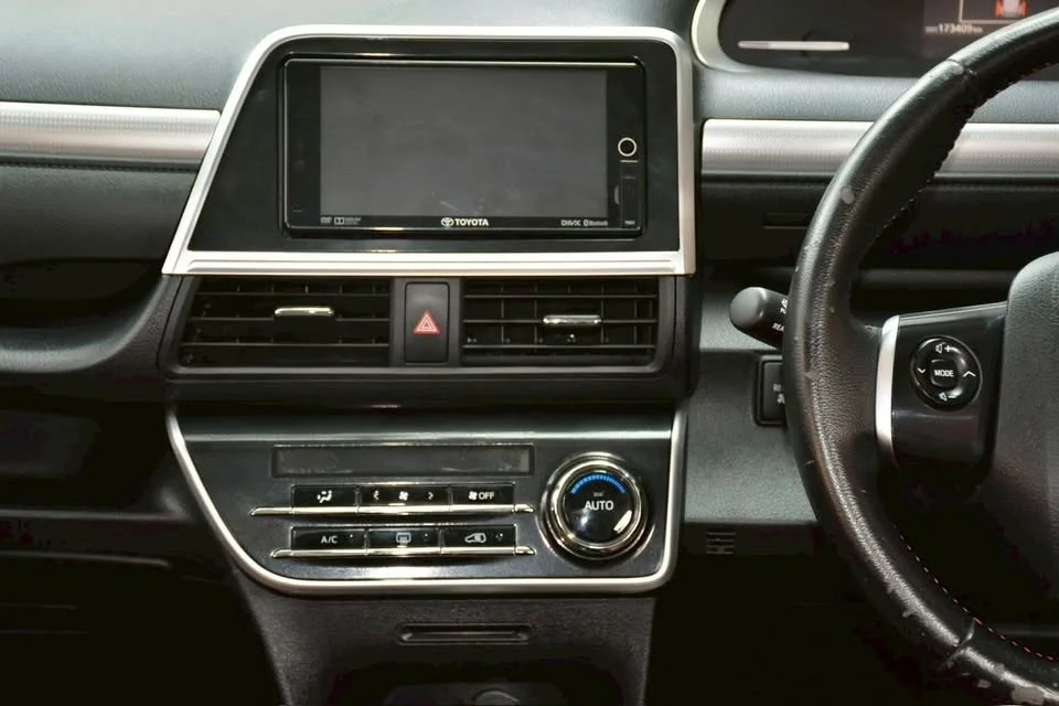 2019 Toyota Sienta II 2