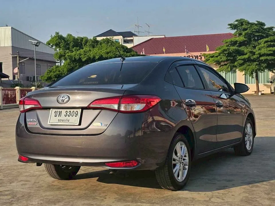 2017 Toyota Yaris ATIV III 3