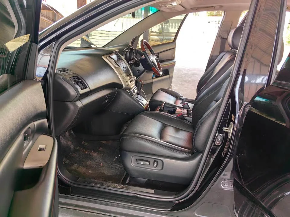 2005 Toyota Harrier II 2
