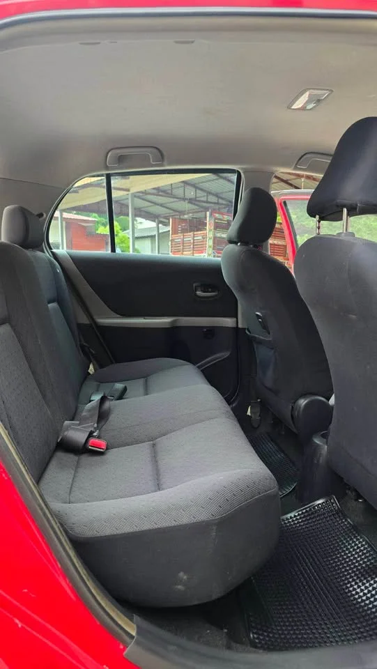 2010 Toyota Yaris II 3