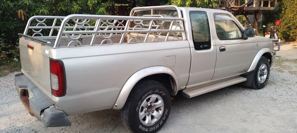 2001 Nissan Frontier I 2