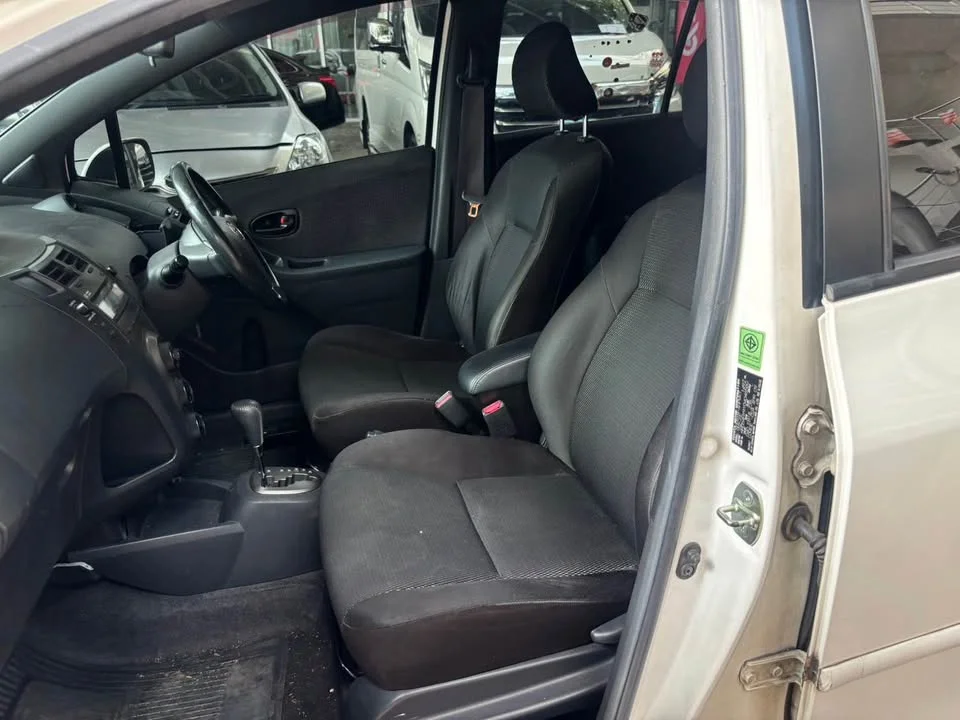 2009 Toyota Yaris II 2