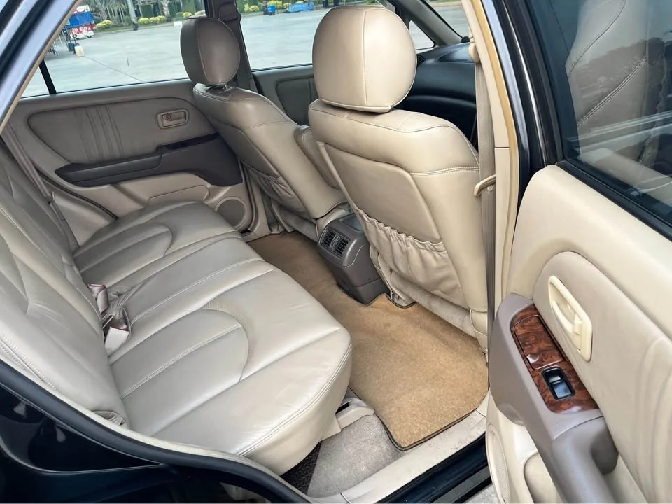 2000 Toyota Harrier I 3