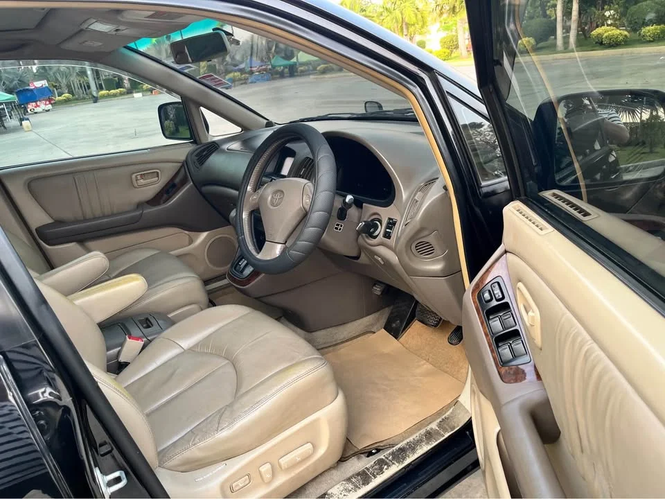 2000 Toyota Harrier I 2