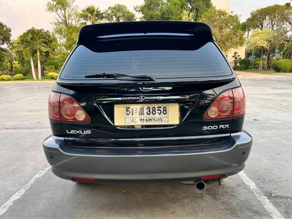 2000 Toyota Harrier I 2