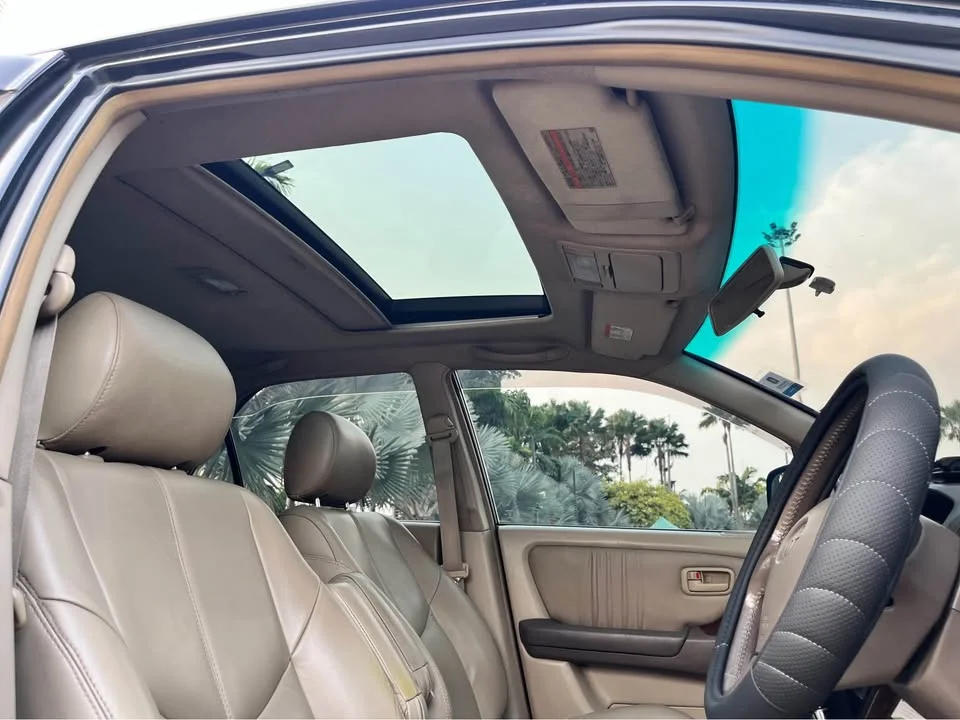 2000 Toyota Harrier I 3