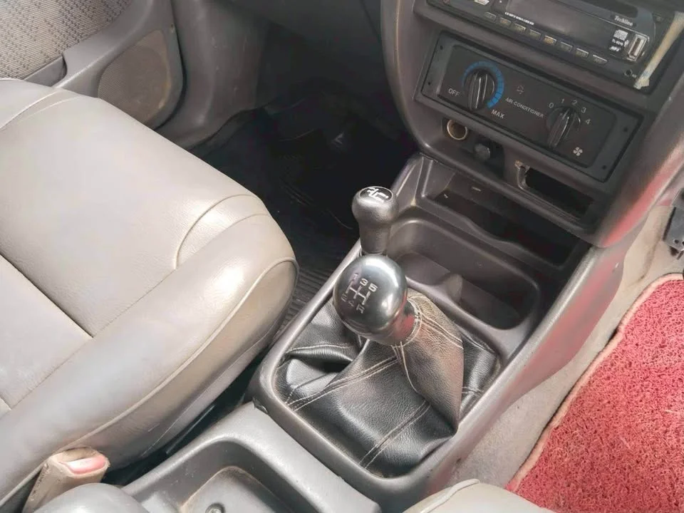 2001 Mazda 2500 Fighter V 2