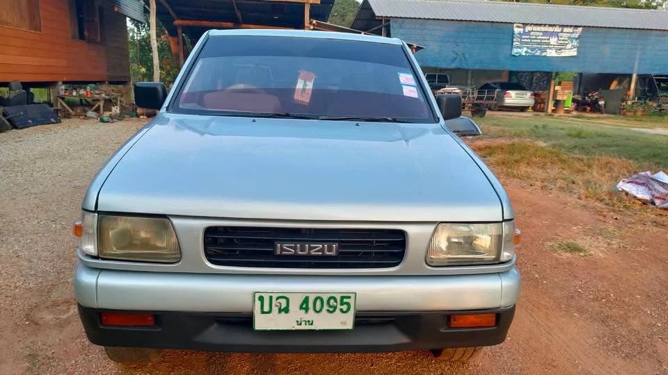 1995 Isuzu TFR III 2
