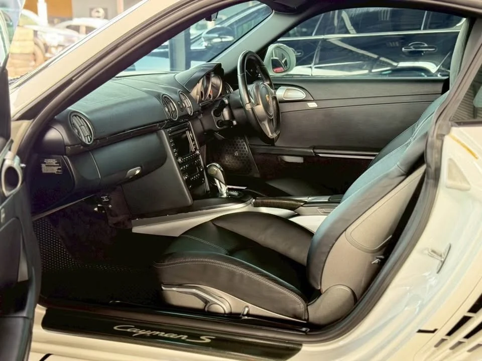2010 Porsche Boxster and Cayman II 3