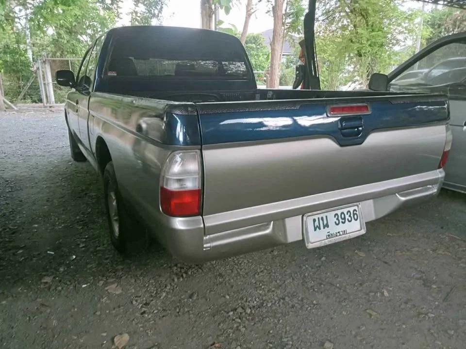 2004 Mitsubishi Strada III 2