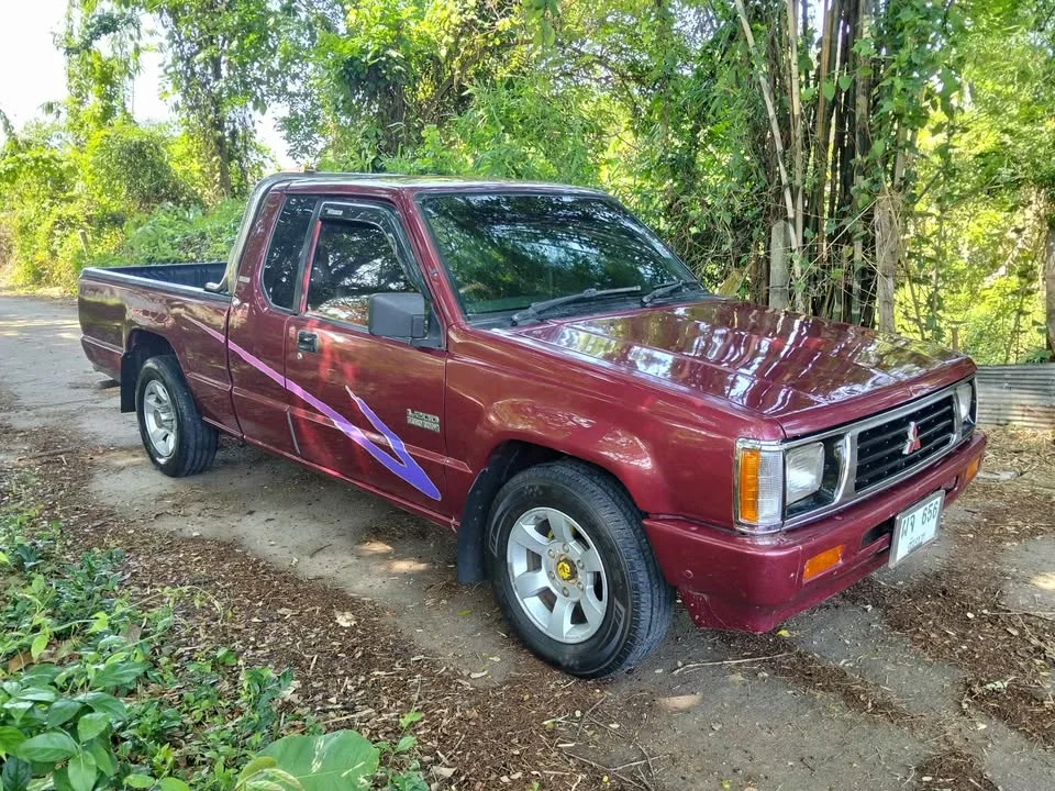1995 Mitsubishi Triton II 2
