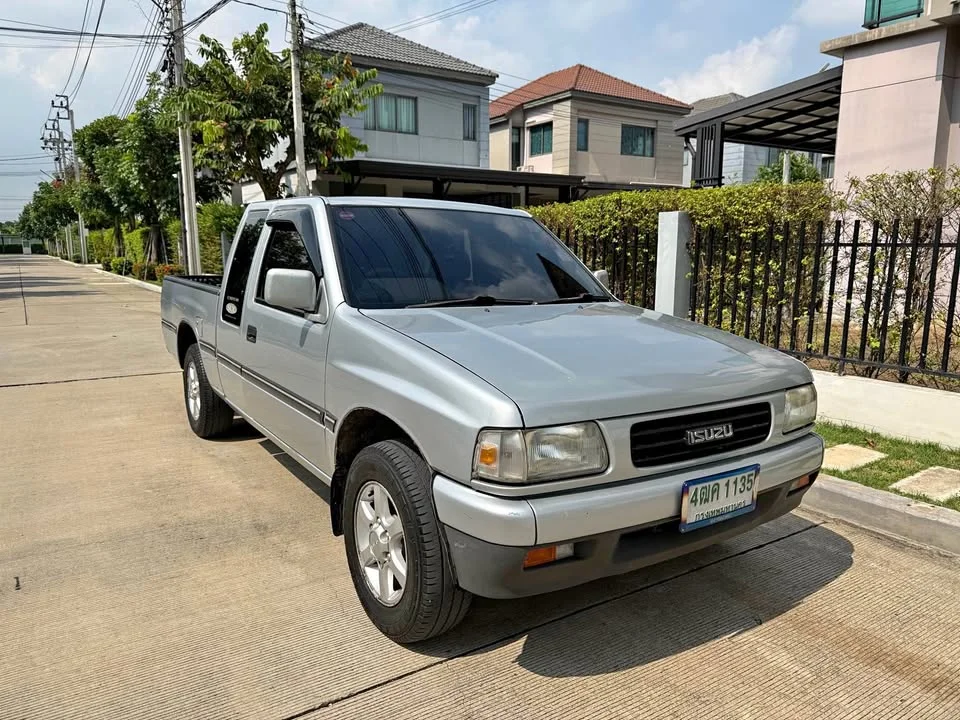 1996 Isuzu TFR III 2
