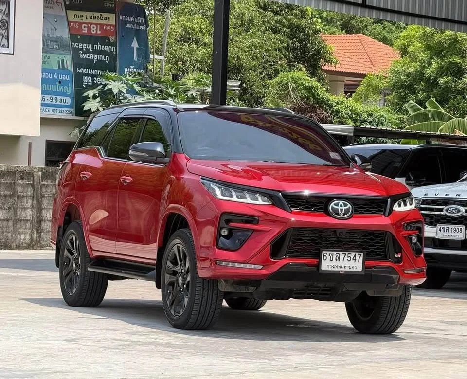 2025 Toyota Fortuner II 3