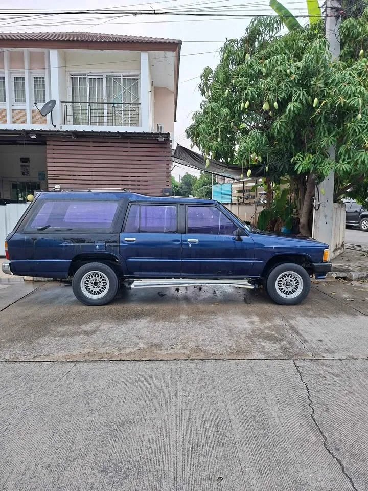 1990 Toyota Hilux Mighty-X V 3