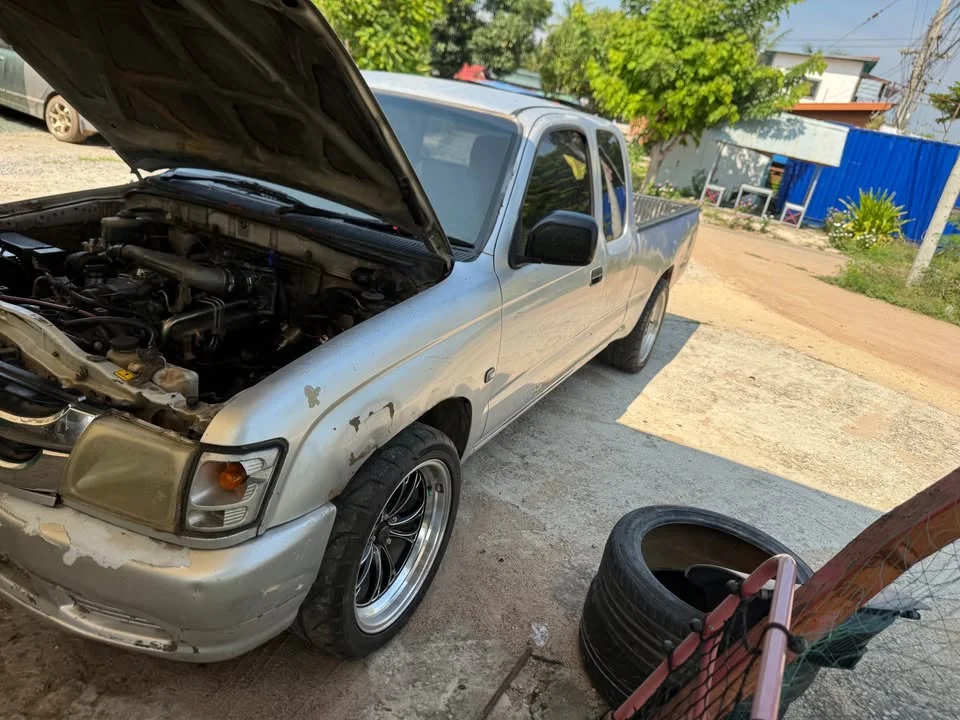 2002 Toyota Hilux Tiger VI 3