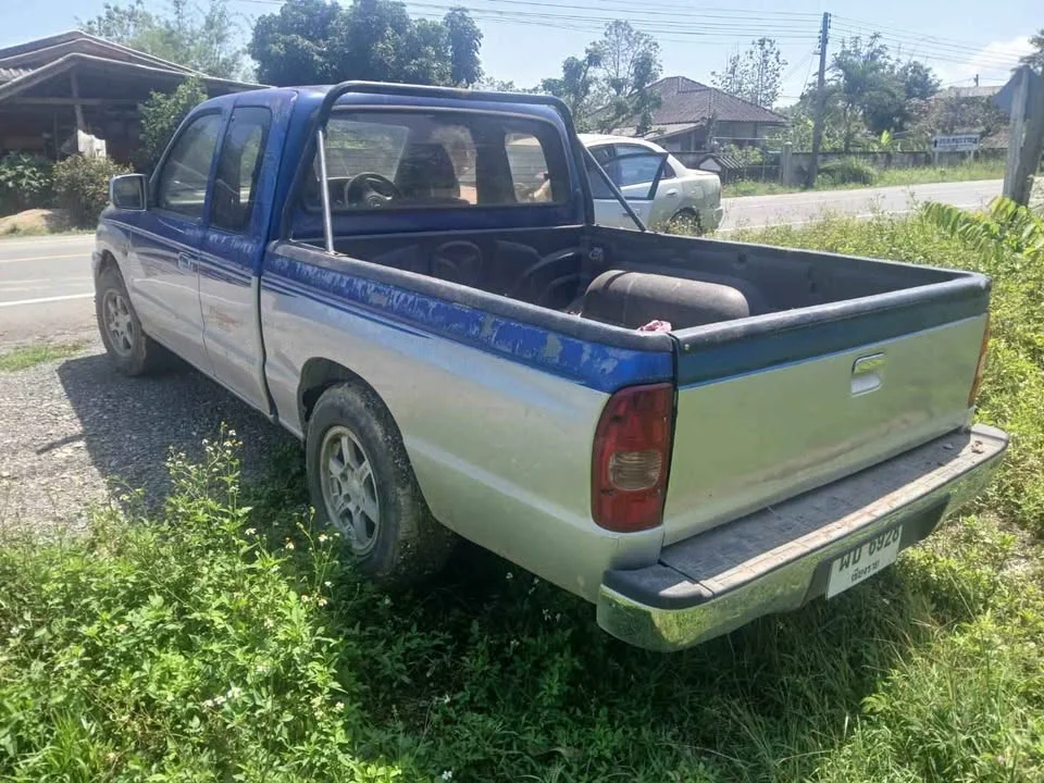 2004 Mazda 2500 Fighter V 2