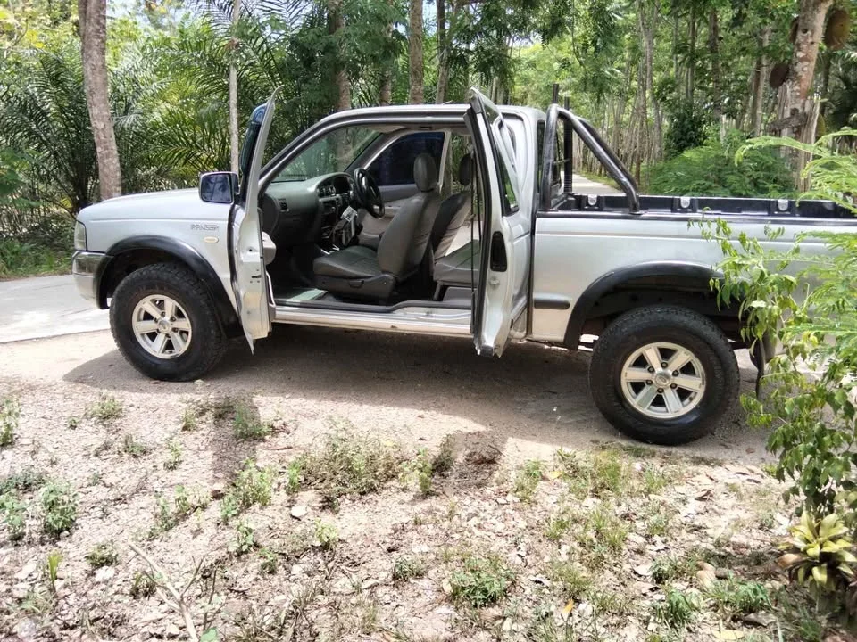 2005 Ford Everest I 3