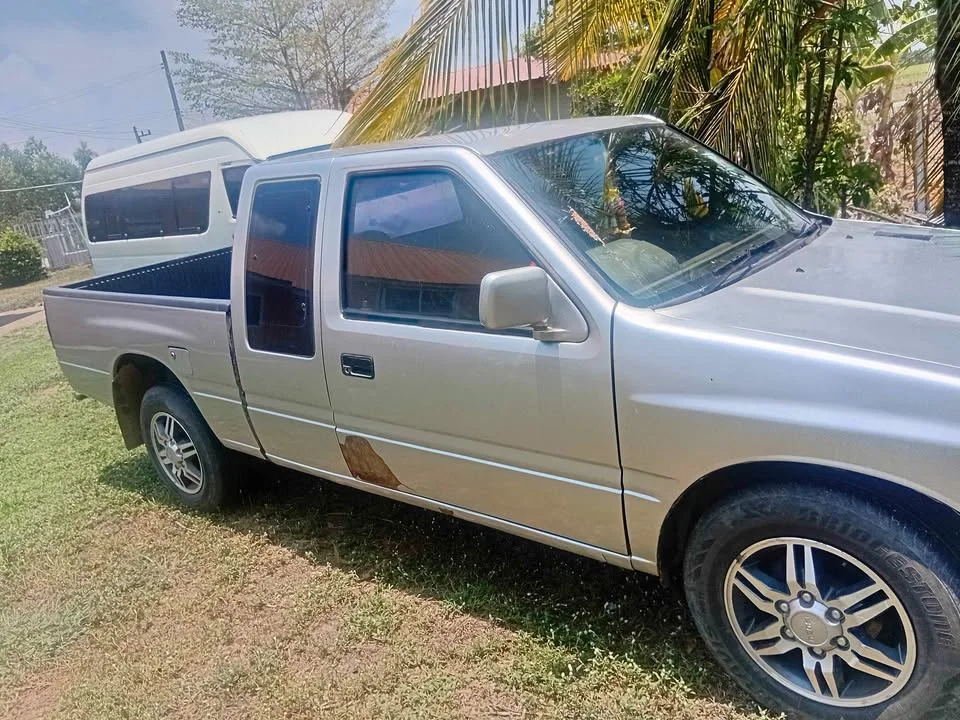 1993 Isuzu TFR III 3