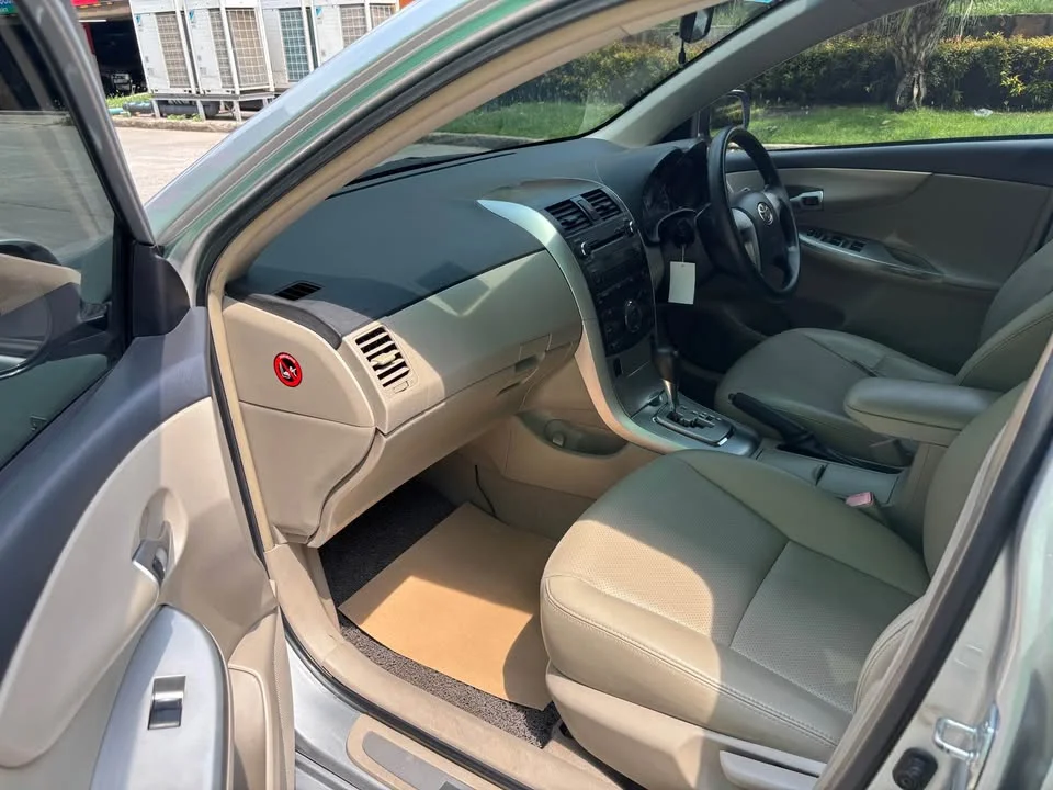 2010 Toyota Corolla Altis X (E140) 3