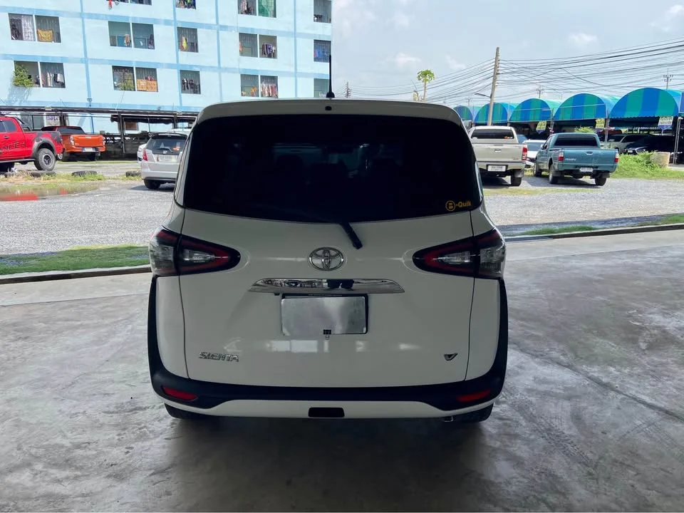 2018 Toyota Sienta II 3