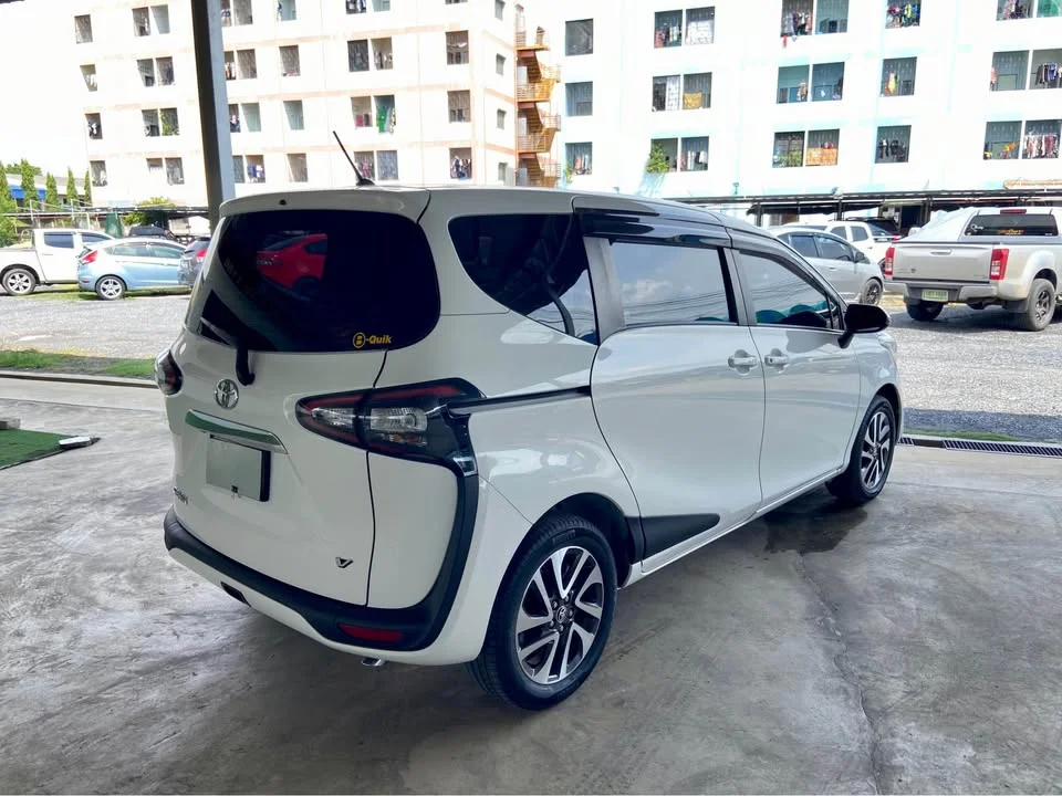 2018 Toyota Sienta II 2