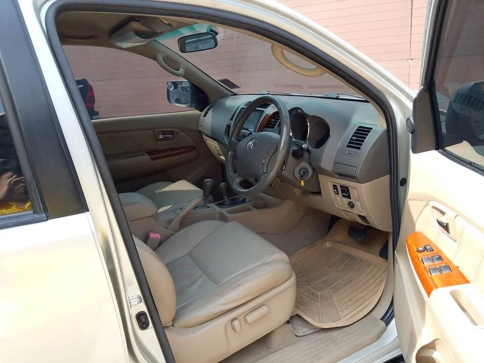 2009 Toyota Fortuner I 3