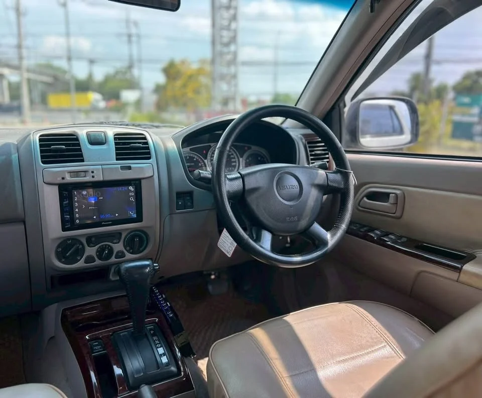 2005 Isuzu MU-7 2