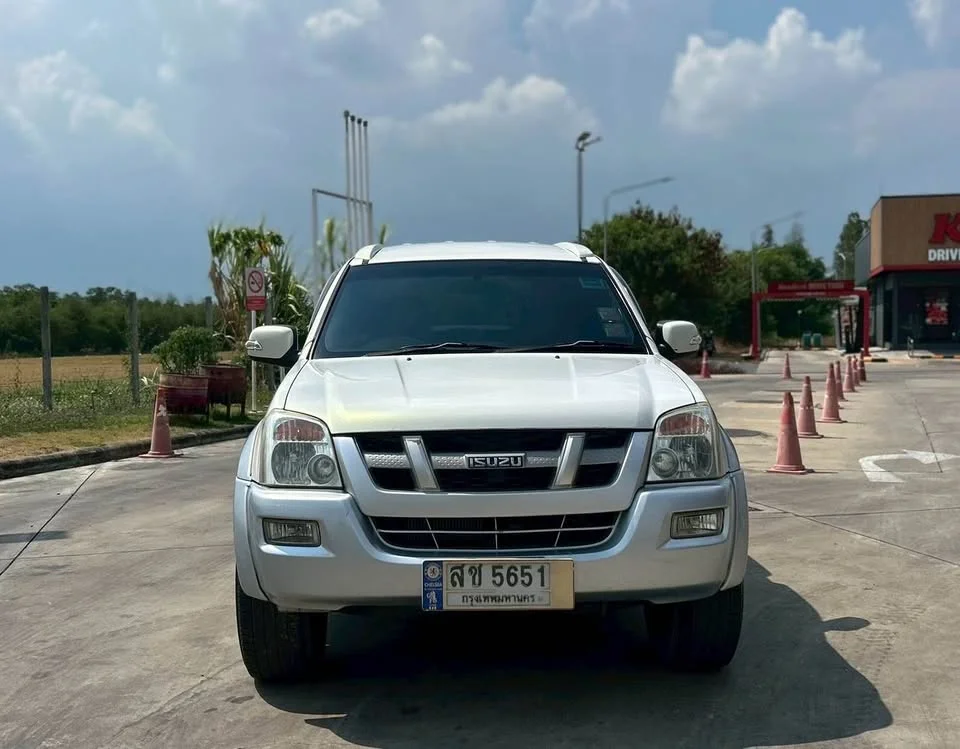 2005 Isuzu MU-7 3