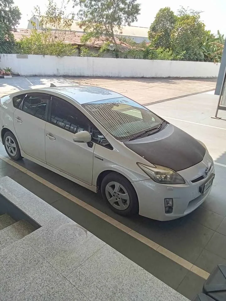 2012 Toyota Prius III 2