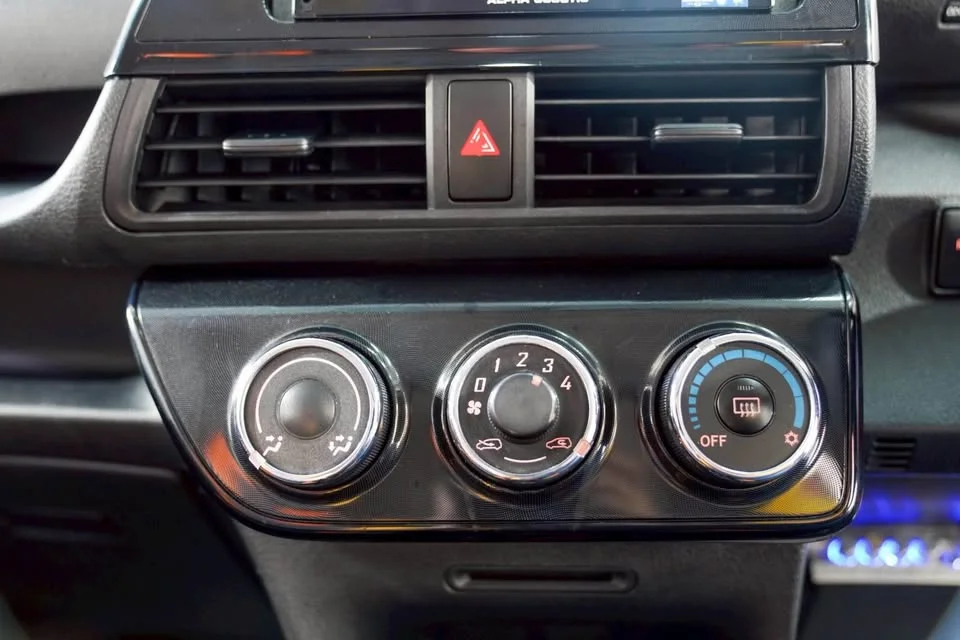 2017 Toyota Sienta II 3